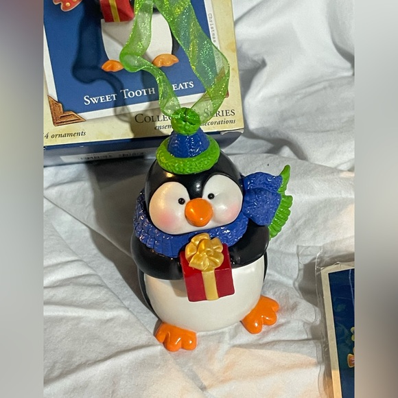 2005 Hallmark Ornament Sweet Tooth Treats Penguin - Picture 3 of 6
